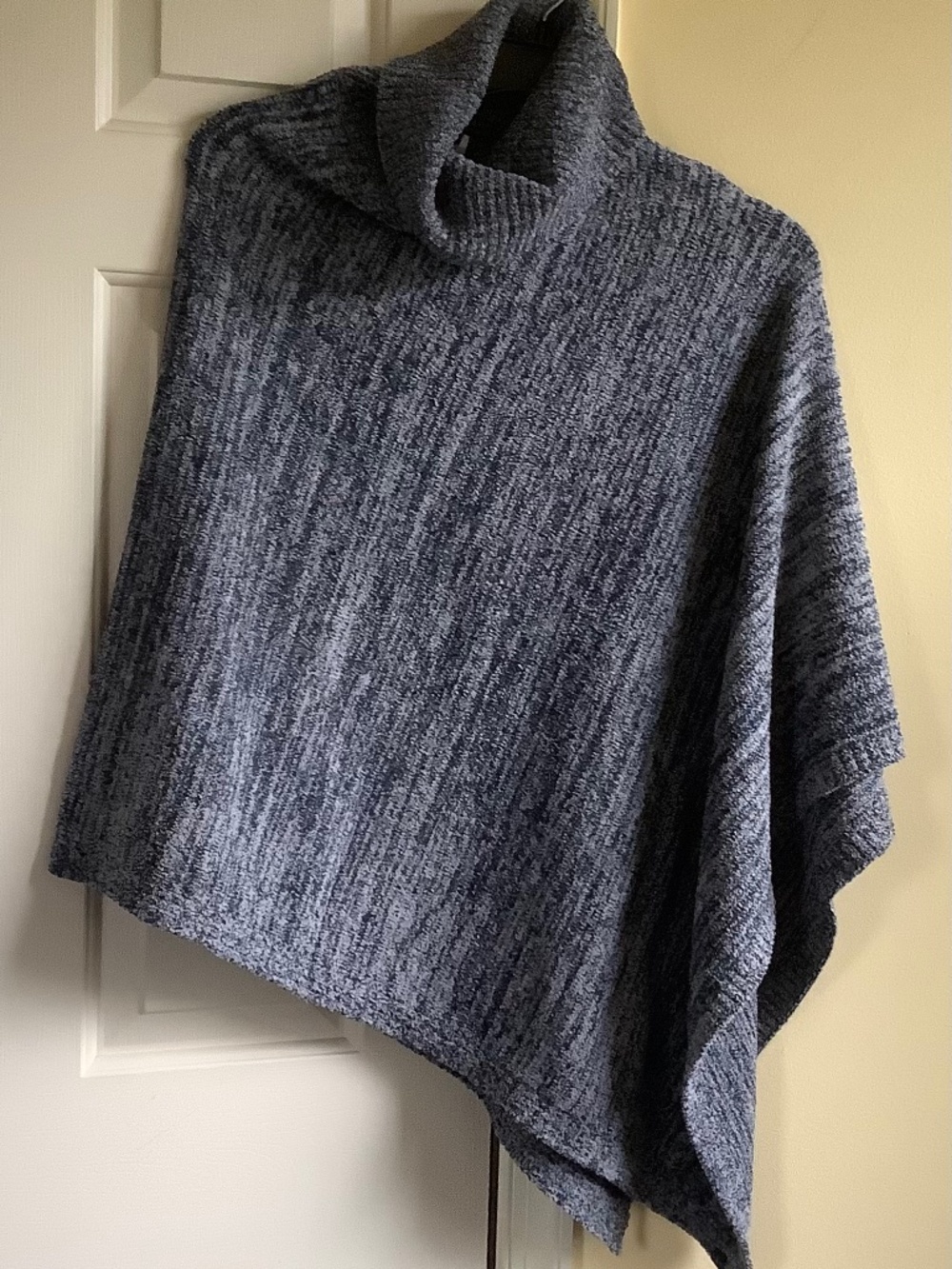 Barefoot Dreams CozyChic Point Dume Poncho Heather Indigo-Dove Gray OS - Picture 3 of 15